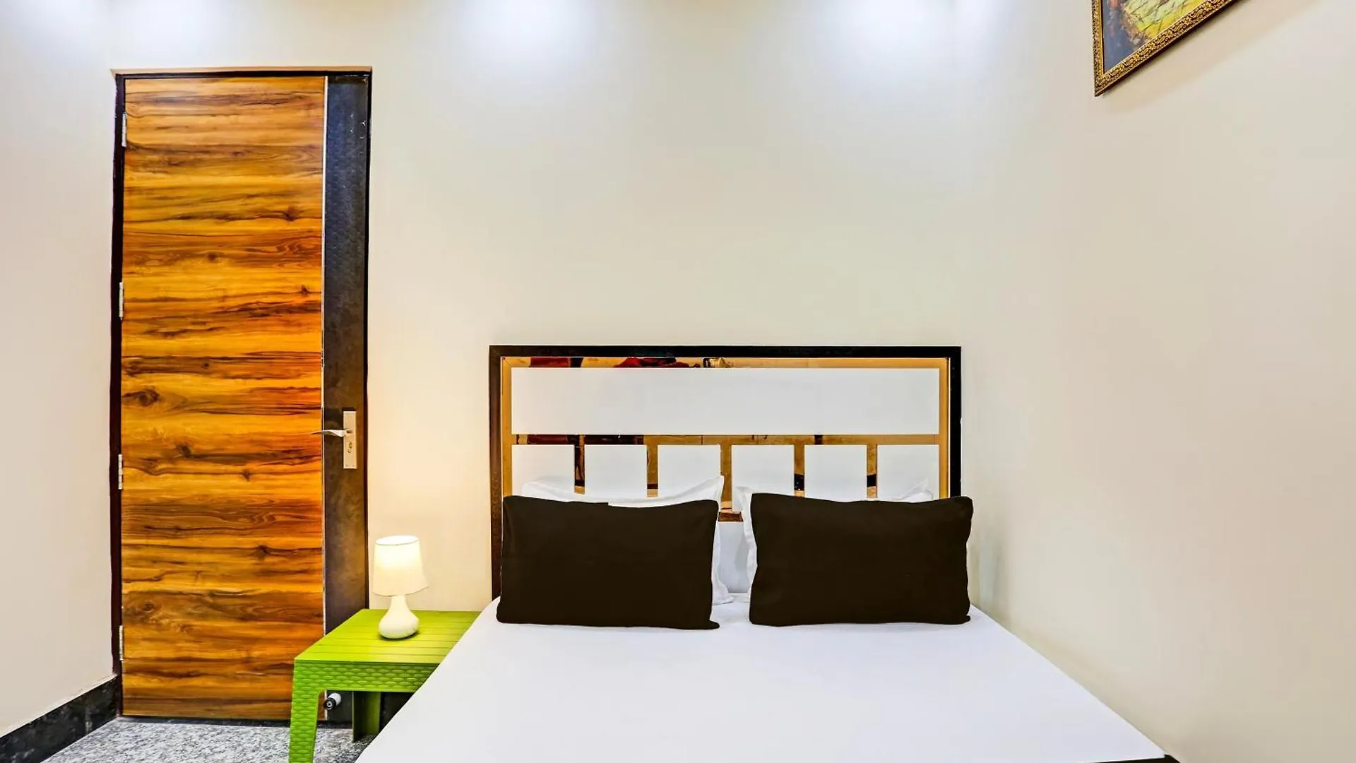 Hotel O The Golden Leaf Delhi
