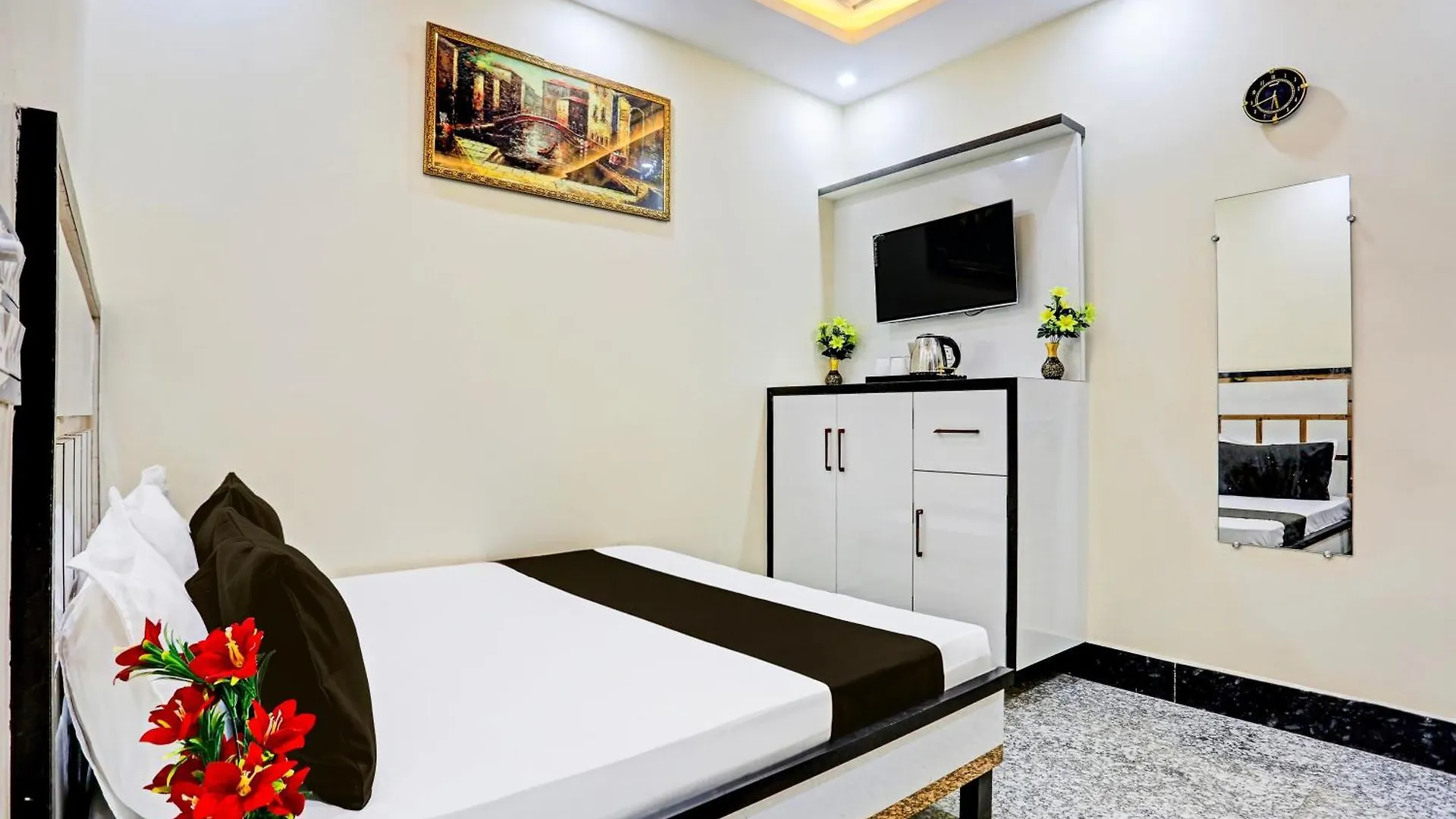 Hotel O The Golden Leaf Delhi   Delhi (National Capital Territory of India)