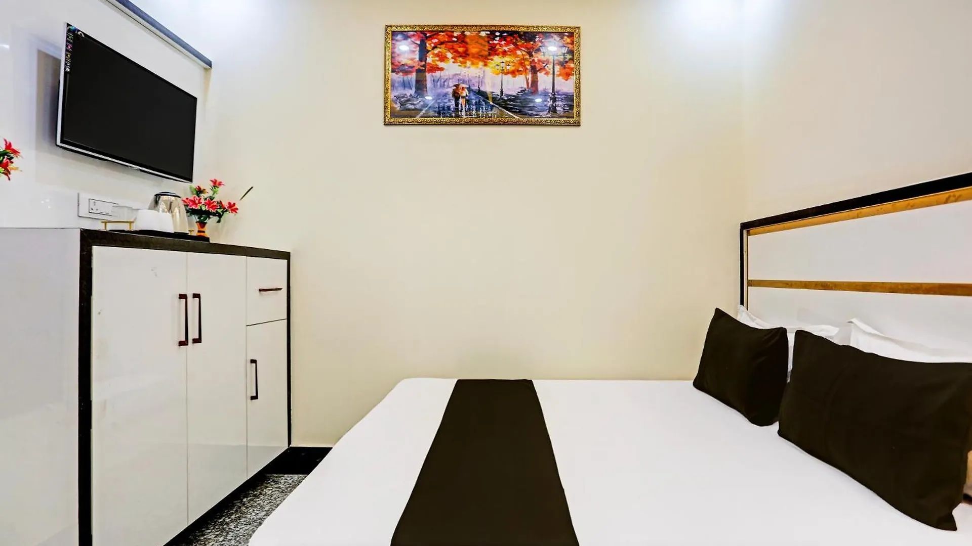 Hotel O The Golden Leaf Delhi