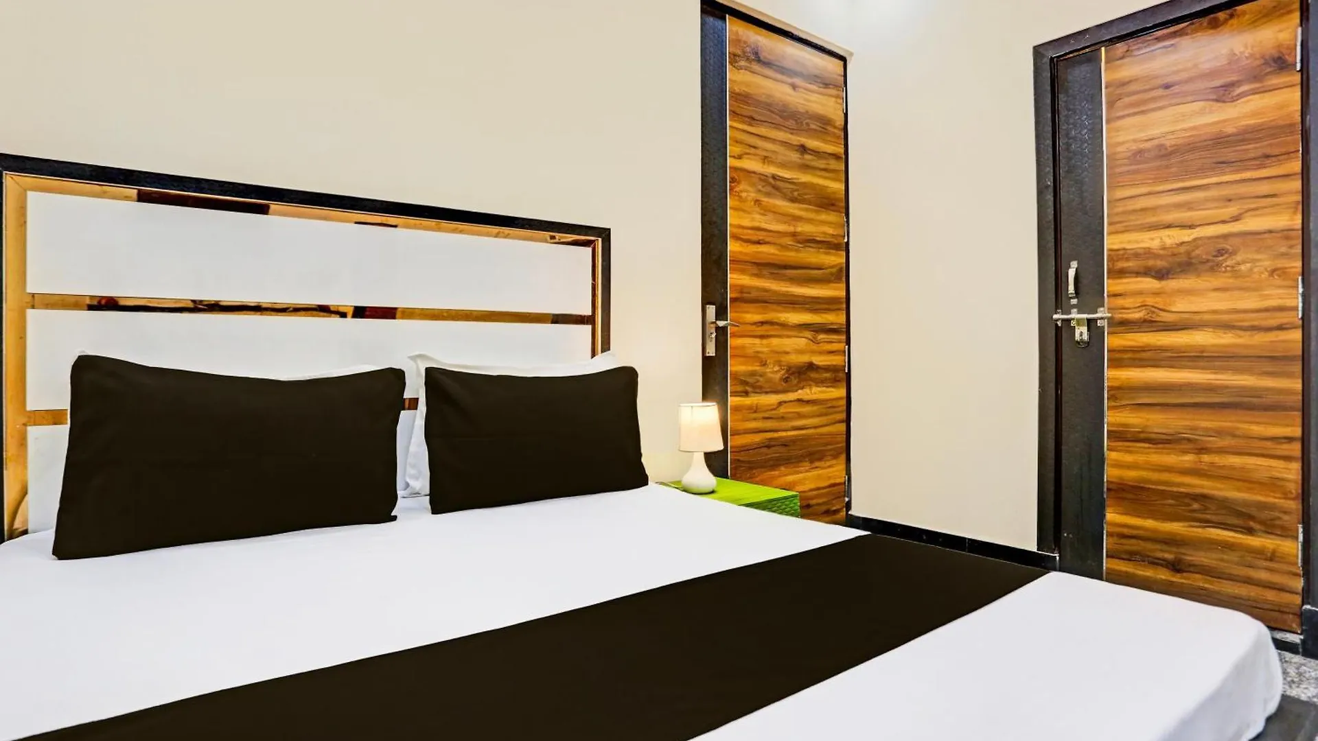***  Hotel O The Golden Leaf Delhi  India
