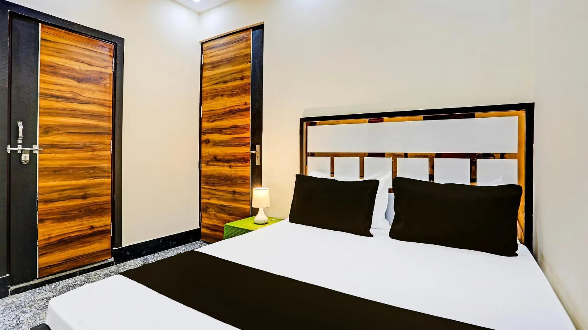 Hotel O The Golden Leaf Delhi