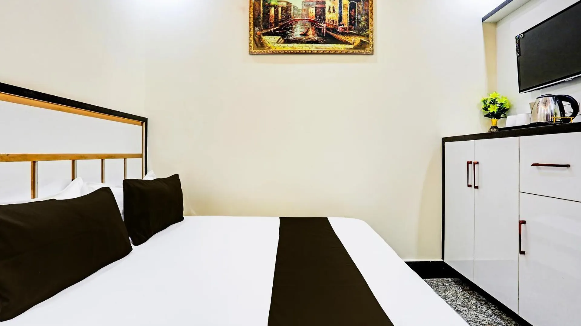 Hotel O The Golden Leaf Delhi  India
