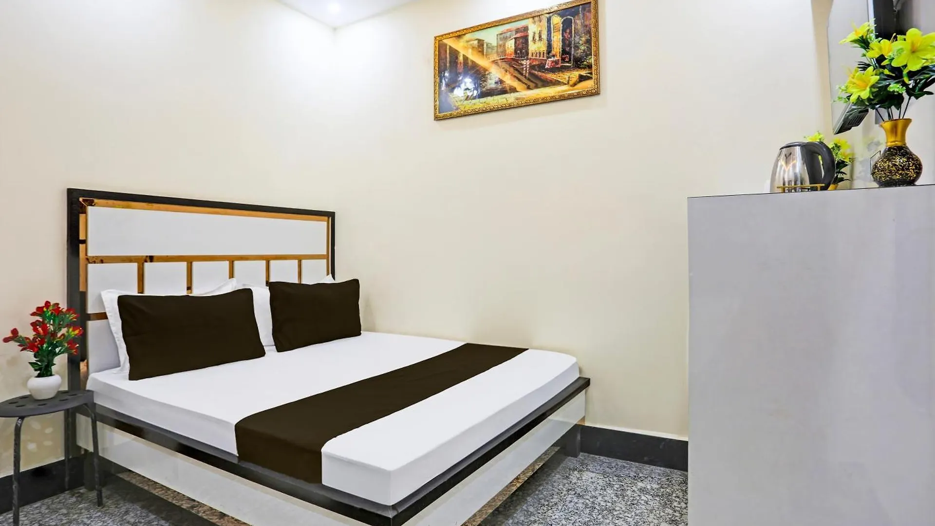 ***  Hotel O The Golden Leaf Delhi  India